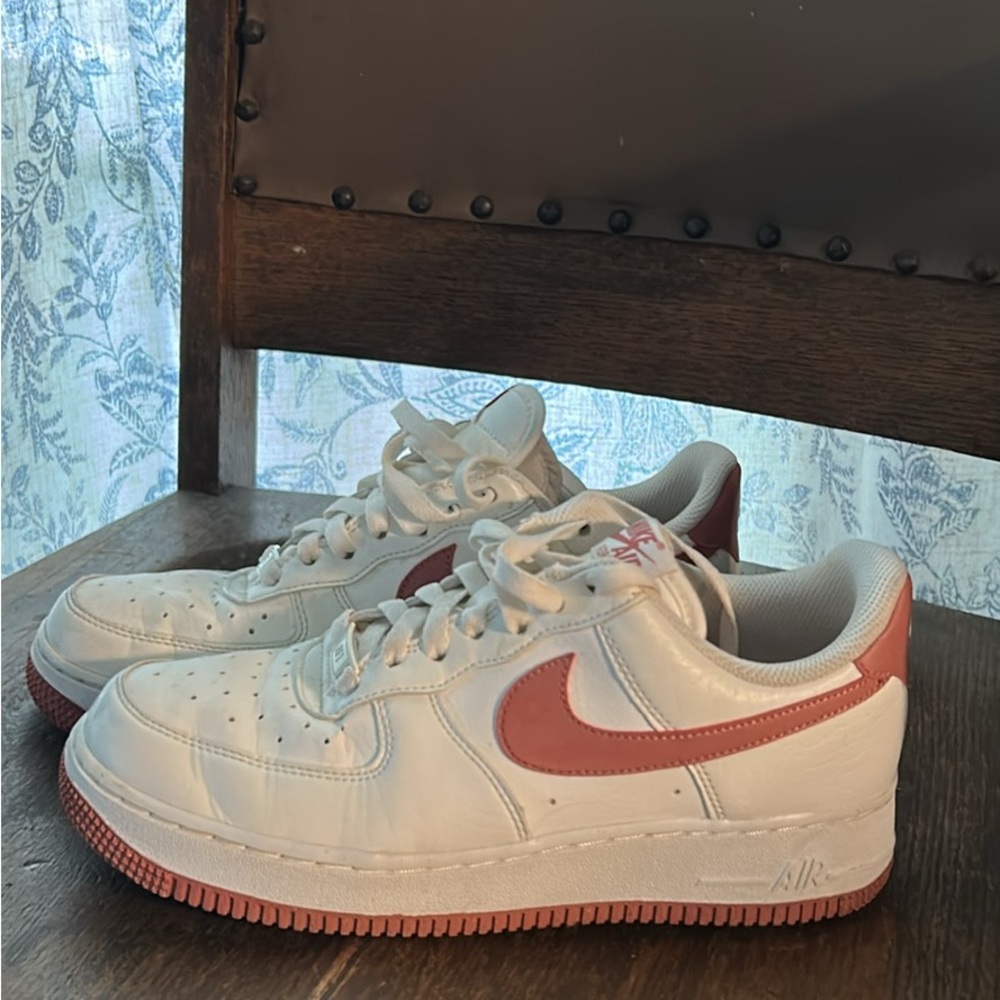 Nike Air Forces Women’s White and Pink